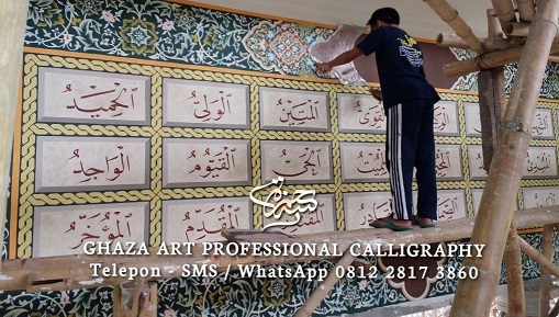 pembuatan kaligrafi di masjid baitirriayah jember